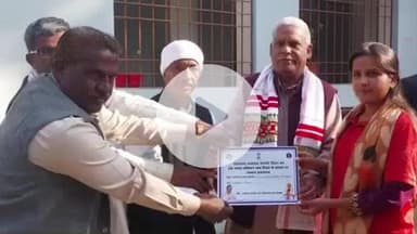 हज़ारीबाग: संविधान दिवस पर ‘तरंग ग्रुप’ के कलाकार हुए सम्मानित