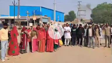 चूरू: बिकासी को पंचायत मुख्यालय बनाए जाने पर ग्रामीणों ने रामपुरा पट्टा झारिया में जताया आक्रोश