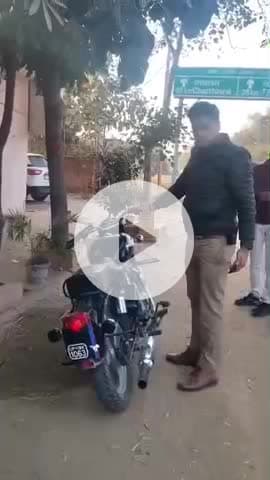 मुज़फ्फरनगर: ध्वनि प्रदूषण के खिलाफ पुलिस की कड़ी कार्रवाई, पटाखा छोड़ते पकड़ा गया बुलेट सवार, ₹11,000 का जुर्माना और बुलेट सीज