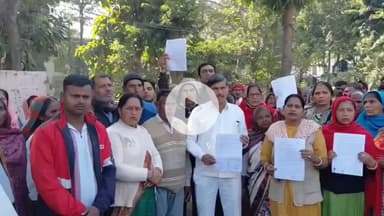 मुज़फ्फरनगर: 20 साल से जर्जर सड़क, कीचड़ और जलभराव से बेहाल जनकपुरी, नगर पालिका पर लापरवाही का आरोप, डीएम को सौंपा ज्ञापन