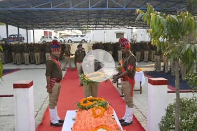 बस्ती: नगर थाने में तैनात उ0नि0 व्यास राय को पूरे राजकीय सम्मान के साथ नम आंखों से दी गई अंतिम विदाई