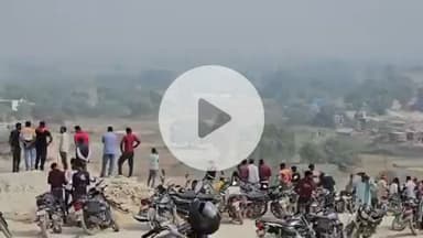 #अंधेर_नगरी_चौपट_राजा
मिर्जापुर के अहरौरा क्षेत्र में भाजपा नेता छत्रबली सिंह के भाई श्याम जी सिंह के खदान पर एक दर्दनाक हादसा —
खदान के मुंशी की पोकलैंड मशीन से दबकर मौत।मृतक का शव लेकर भागने की कोशिश। योगी मोदी के राज में लूट मची हुई है ।