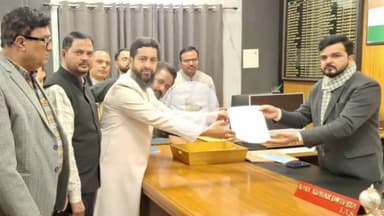 रामपुर: गुरुवार को कलेक्ट्रेट में AAP नेता फैसल लाल ने SIR को लेकर ज़िला अधिकारी को ज्ञापन सौंपा