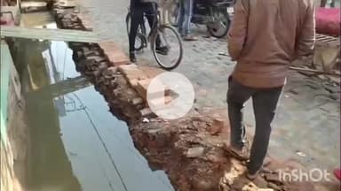 मुंगेर: गोला रोड पर नाला निर्माण में देरी से आक्रोशित दुकानदारों ने किया सड़क जाम