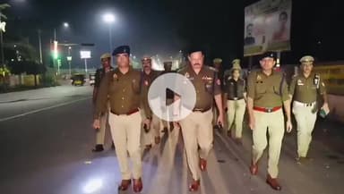 शाहजहांपुर: पुलिस अधीक्षक ने बीती रात थाना रोजा क्षेत्र में किया पैदल गश्त