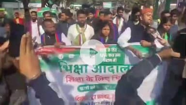 कांके: मोरहाबादी स्थित बापू वाटिका से आजसू छात्र संघ ने शिक्षा के लिए भिक्षा जनाक्रोश मार्च निकाला