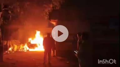दुर्ग: बजरंग पारा में ठंड से बचने के लिए जलाए गए अलाव की चपेट में आई 2 कारें, कचरा जलाकर आग ताप रहा था; पुलिस ने किया गिरफ्तार