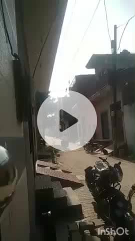 मुज़फ्फरनगर: नगर कोतवाली क्षेत्र में पटाखे वाली बुलेट का आतंक, तीन युवक गलियों में बैठकर पटाखे फोड़कर फैला रहे दहशत