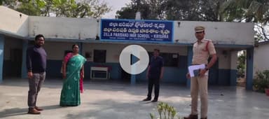 నారాయణపేట్: చెక్ పోస్టు  పోలింగ్ కేంద్రాలను పరిశీలించిన కృష్ణ ఎస్సై ఎంపీడీవో ఎమ్మార్వో లు