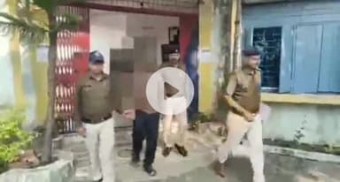 डिंडौरी: अमरपुर के सांदीपनि विद्यालय मामले में पुलिस ने आरोपी शिक्षक को गिरफ्तार कर न्यायालय में पेश किया