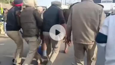 ਸੰਗਰੂਰ: ਸਰਕਾਰੀ ਬੱਸਾਂ ਦੇ ਡਰਾਈਵਰ ਅਤੇ ਕਨੈਕਟਰ ਬੱਸਾਂ ਦੇ ਨਿੱਜੀ ਕਰਨ ਖਿਲਾਫ ਪ੍ਰਦਰਸ਼ਨ ਕਰ ਰਹੇ ਸਨ ਜਿਨਾਂ ਨੂੰ ਪੁਲਿਸ ਨੇ ਲਿਆ ਹਿਰਾਸਤ ਵਿੱਚ।