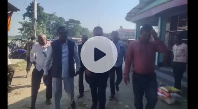 কলগাছিয়া: বৰপেটা জিলা পৰিষদৰ সমানেত্ৰী আৰু মুখ্য কাৰ্যবাহী বিষয়াৰ লগতে জিলা পৰিষদৰ এটি সজাতি দলৰ লাংলা বজাৰ পৰিদৰ্শন