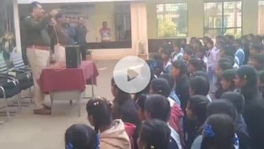 डिंडौरी: शासकीय मॉडल हायर सेकेंडरी विद्यालय मेंहदवानी में एएसपी, एसडीओपी ने चलाया ऑपरेशन मुस्कान, छात्र-छात्राओं को दी जानकारी