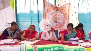 लोहरदगा: लोहरदगा में 'आपकी सरकार आपके द्वार' शिविर में वार्ड 21, 22 और 23 के निवासियों ने योजनाओं का लाभ लिया