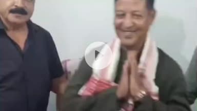 ওদালগুৰি: বিজেপিৰ জিলা কাৰ্যালয়ত জিলা বিজেপিৰ নৱ নিৰ্বাচিত সভাপতিক অভিনন্দন জনালে জিলা সমিতিয়ে