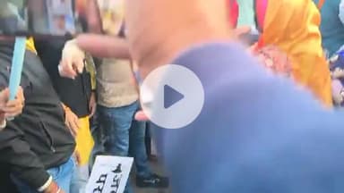 गोपद बनास: सीधी जिले के गांधी चौराहे पर ब्राह्मण समुदाय ने IAS संतोष वर्मा का पुतला दहन कर जताया विरोध