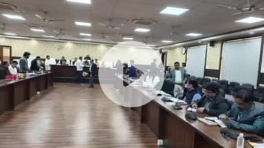 चंदौली: सर्किट हाउस सभागार में विधान परिषद की याचिका समिति की बैठक संपन्न, 9 प्रकरणों की हुई समीक्षा