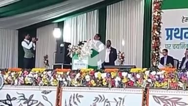 कांके: मोरहाबादी मैदान में सीएम हेमंत सोरेन ने 8792 अभ्यर्थियों को नियुक्ति पत्र सौंपा