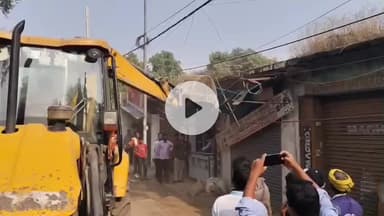 आरा: चौथे दिन भी नवादा स्टेशन रोड पर अतिक्रमण मुक्त अभियान के तहत चला बुलडोजर