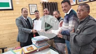 पूर्णागिरि: धूरा सहकारी समिति के अध्यक्ष महेश चौड़ाकोटी के नेतृत्व में किसानों ने मौसम आधारित फसल बीमा का लाभ देने की मांग की