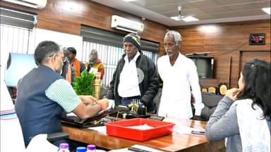 गिरिडीह: उपायुक्त ने डीसी ऑफिस में जनता दरबार लगाकर सुनी शिकायतें, त्वरित निराकरण के दिए निर्देश