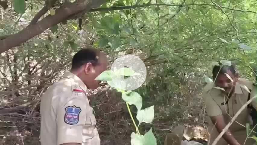 మఠంపల్లి: పాత దోనబండ తండాలో సారా కేంద్రాలపై పోలీసుల దాడి