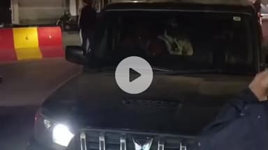 मुज़फ्फरनगर: भाकियू झंडे का दुरुपयोग, स्कॉर्पियो की गुंडागर्दी में एसपी सिटी का हैंडल पकड़े भागा चालक, बाल-बाल बचे SP सिटी