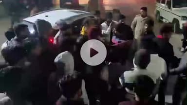 चिड़ावा: चिड़ावा में देर रात दो कारों की जोरदार भिड़ंत, परिवार चमत्कारिक रूप से सुरक्षित बचा