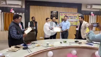 उतरौला: जिला अधिकारी बलरामपुर ने कामन रिव्यू मिशन के दौरान गुणवत्ता पूर्वक कार्य के लिए डॉ सीपी सिंह को किया सम्मानित