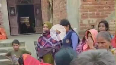 महाराजगंज: विश्वनाथपुर पड़वनिया में पेड़ से लटकता मिला युवक का शव, पुलिस जांच में जुटी