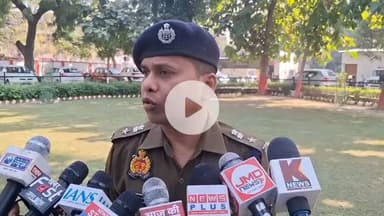 कानपुर: यातायात माह 2025 के अंतर्गत पुलिस आयुक्त कार्यालय परिसर में मूकबधिर वाहन चालकों के लिए जागरूकता रैली का आयोजन किया गया