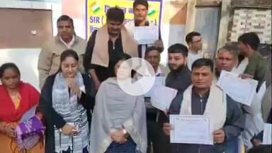 नौगावां सादात: SIR फार्म के कार्य में 100% सफलता पर उपजिलाधिकारी ने किया सम्मानित