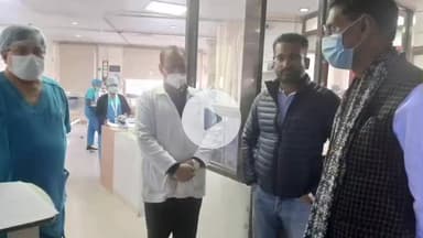 कांके: केंद्रीय रक्षा राज्यमंत्री, आर्किड अस्पताल में इलाजरत लोकसभा के पूर्व उपाध्यक्ष कड़िया मुंडा से मिलने पहुंचे