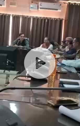 टीकमगढ़: टीकमगढ़: पुल मरम्मत में देरी पर कलेक्टर नाराज़, सड़क सुरक्षा बैठक में दी चेतावनी