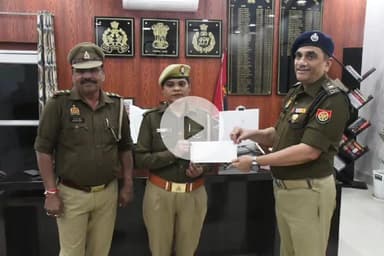 रामपुर: शनिवार को पुलिस अधीक्षक विद्यासागर मिश्र ने बीट बुक का निरीक्षण किया, पुलिसकर्मियों को उत्कृष्ट कार्य के लिए सम्मानित किया गया