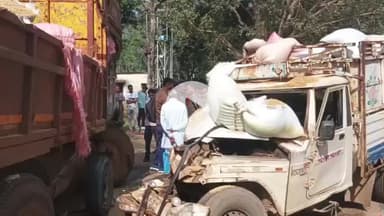 लोहरदगा: सेन्हा में बॉक्साइट ट्रक और पिकअप की भीषण टक्कर, चालक घायल, पुलिस ने दोनों वाहन ज़ब्त किए