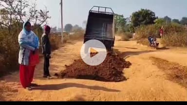 किस्को: प्रशासन की नींद टूटी नहीं तो पंचायत सदस्य ने कसियाडीह मोड़ से गांव तक 1 किमी सड़क की खुद मरम्मत की