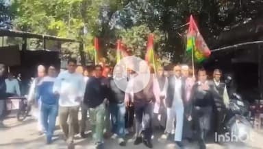 धामपुर: SDM कार्यालय पर सपा कार्यकर्ताओं ने SIR फॉर्म भरने की तिथि बढ़ाने की मांग करते हुए एसडीएम को दिया ज्ञापन