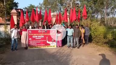 जगन्नाथपुर: झारखंड जेनरल कामगार यूनियन के बैनर तले मजदूरों ने प्रखंड कार्यालय पर पदयात्रा कर किया प्रदर्शन