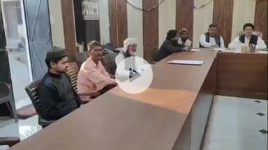 नौगावां सादात: नौगांवा तहसील क्षेत्र में चल रहे SIR कार्य के बारे में ग्राम प्रधान पति ने लोगों को किया जागरूक