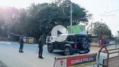 घाघरा: घाघरा थाना के पास एसपी के निर्देश पर पुलिस ने किया वाहन जांच, दो दर्जन से अधिक बाइक ज़ब्त