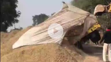 चिड़ावा: ओजटू के पास ओवरलोड ट्रैक्टर-ट्रॉली अनियंत्रित होकर पलटी, मार्ग पर लगा जाम, पुलिस मौके पर पहुंची