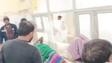 सीतापुर: मुंशीगंज में SIR फार्म वितरण के दौरान महिला BLO को आया चक्कर, सड़क पर गिरने से सिर में आई गंभीर चोट, कराया गया भर्ती