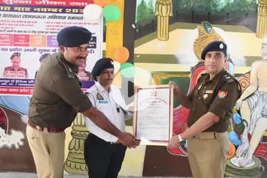 रामपुर: रविवार को पुलिस लाइन में यातायात माह के समापन समारोह में पुलिस अधीक्षक विद्यासागर मिश्र शामिल हुए