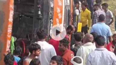 रुद्रपुर: रुद्रपुर–नारायणपुर मार्ग पर बड़ा हादसा, बस पलटने से मचा हड़कंप