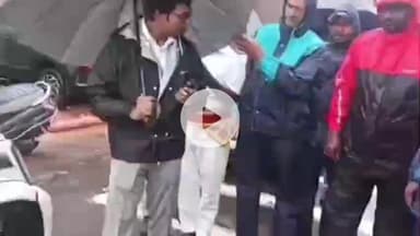 மரக்காணம்: சின்ன முதலியார்சாவடி பகுதியில் கனமழையால் சாலைகளில் தேங்கியிருந்த மழைநீரை மின் மோட்டார் மூலம் வெளியேற்றம் மாவட்ட ஆட்சியர் ஆய்வு