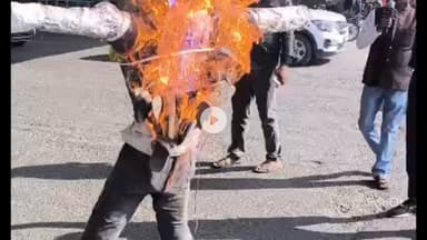 इंदौर: अखिल भारतीय ब्राह्मण समाज ने आईएएस अधिकारी संतोष वर्मा का किया पुतला दहन