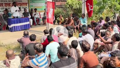 बलियापुर: बलियापुर में भट्ठा मजदूरों ने सिंदरी विधायक चंद्रदेव महतो से अपनी मांगों को लेकर की मुलाकात