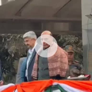 कानपुर: कैंट में रक्षा मंत्री राजनाथ सिंह ने अफसरों के साथ की बैठक