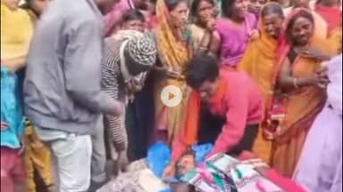 पीरटांड: पीरटांड़: सड़क हादसे में मृत मुकेश राय का शव गांव पहुंचते ही परिजनों में मचा कोहराम